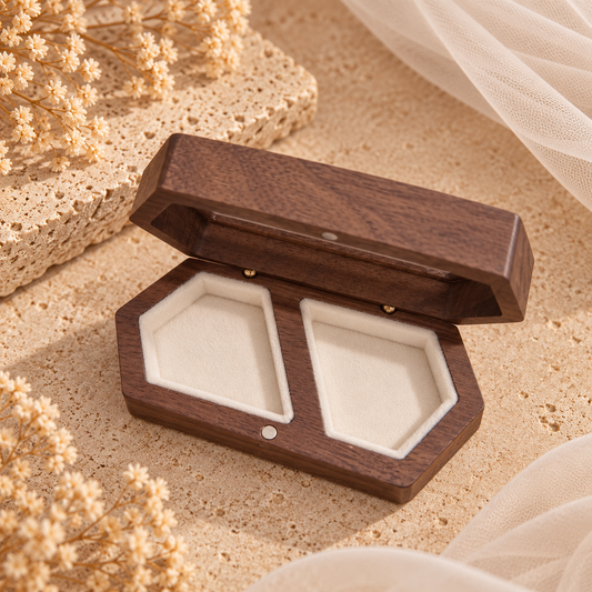 The Lila Ring Box